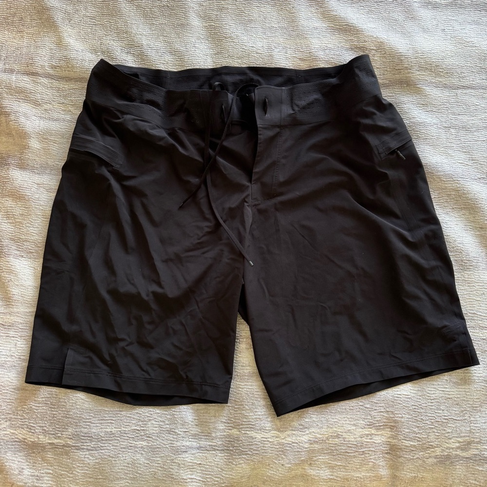 LULULEMON Black Men Casual Shorts, Size 34